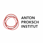 Anton Proksch Institut Logo: Abstraktes, rotes Kreisdesign neben dem Schriftzug des Instituts.